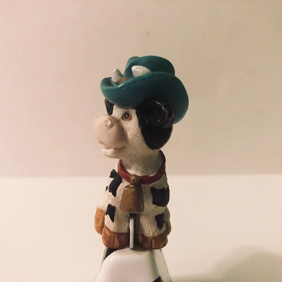 Vintage Russ Cow Figurine On A Bell 4 Inch Tall Figure Flaw - Picture 4 of 15